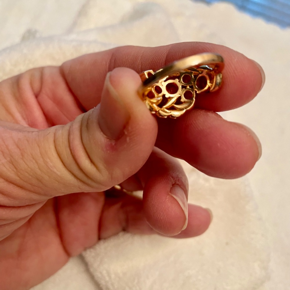 Red Rhinestone Gold Tone Ring - Picture 4 of 6